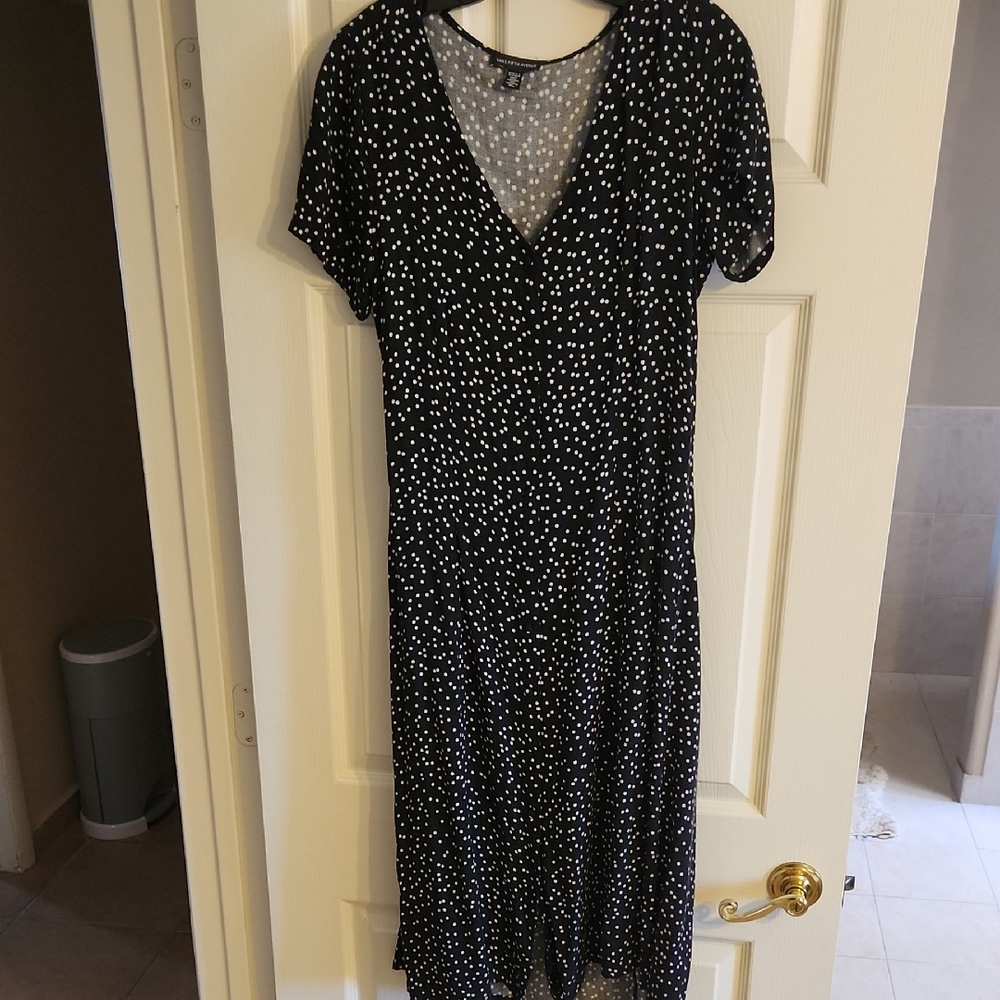 B&W V-Neck Sundress for Wedding Guest - Picture 4 of 7